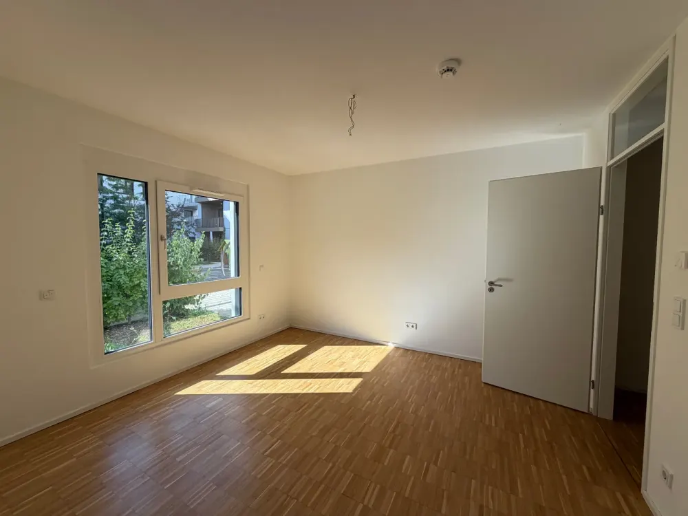 Modern 1-Room Apartment with Built-in Kitchen and Terrace