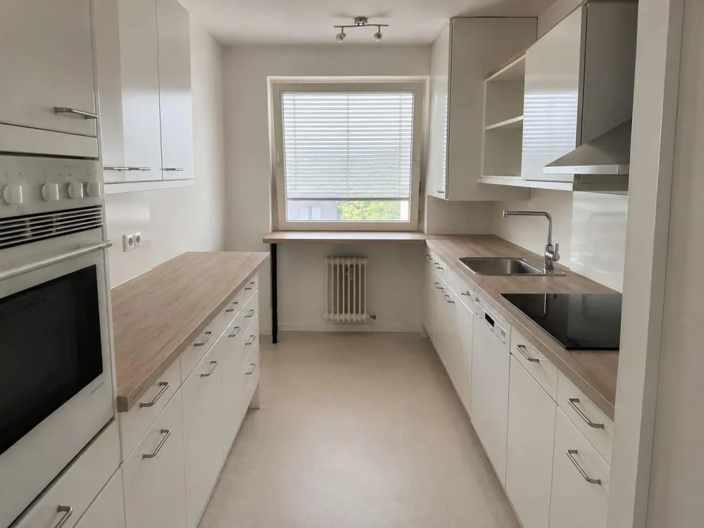 Großzügige 3,5 Zi Wohnung mit Balkon & EBK, gute Anbindung in Bissingen