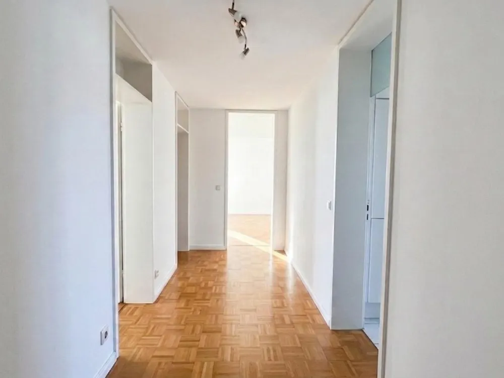 Großzügige 3,5 Zi Wohnung mit Balkon & EBK, gute Anbindung in Bissingen