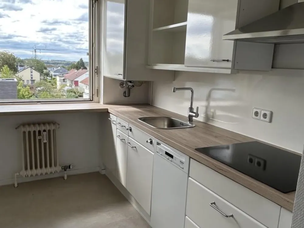 Großzügige 3,5 Zi Wohnung mit Balkon & EBK, gute Anbindung in Bissingen