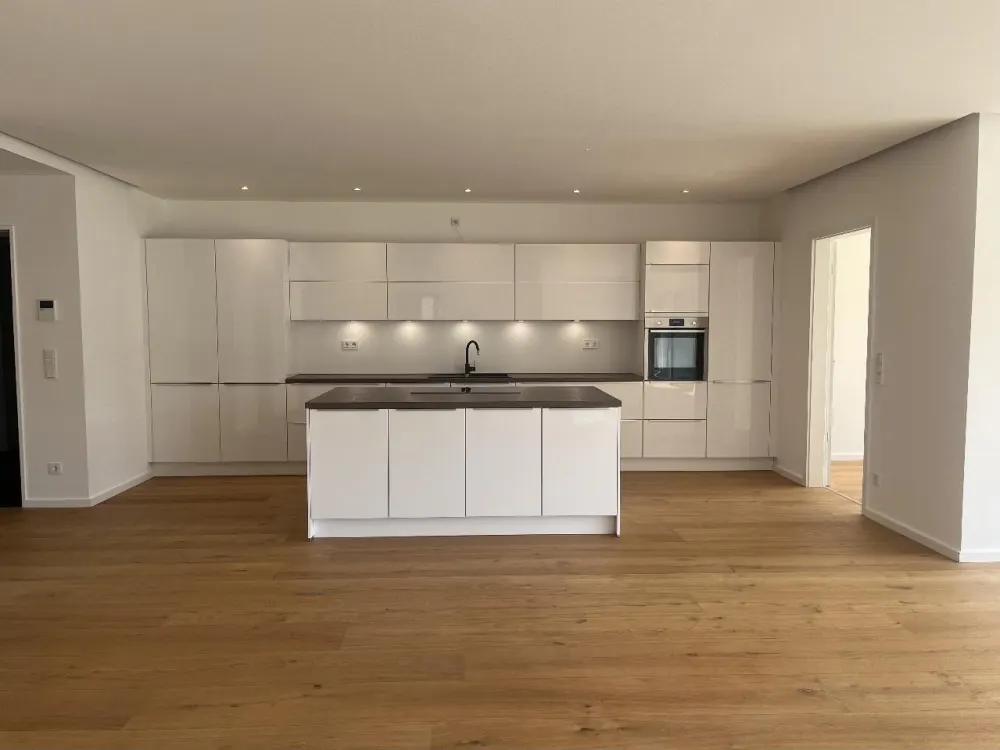 Traumhafte Wohnung am Rochusweg - 3,5 Zimmer, 2 Bäder, Balkon, Einbauküche, Tiefgarage !