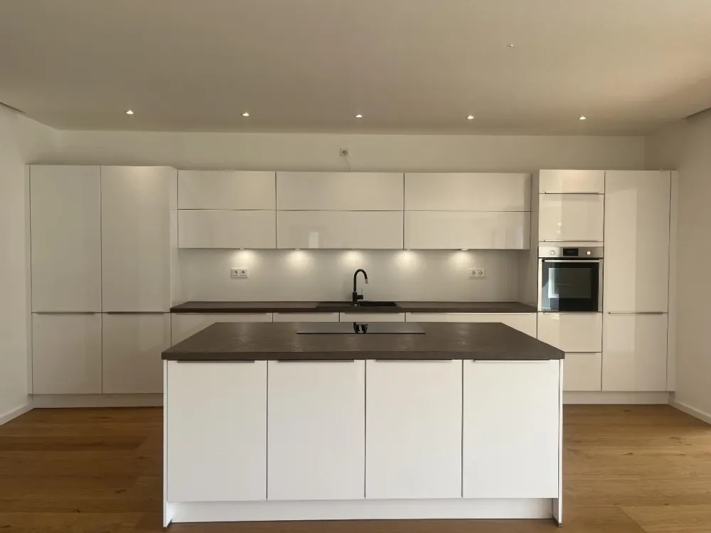 Traumhafte Wohnung am Rochusweg - 3,5 Zimmer, 2 Bäder, Balkon, Einbauküche, Tiefgarage !