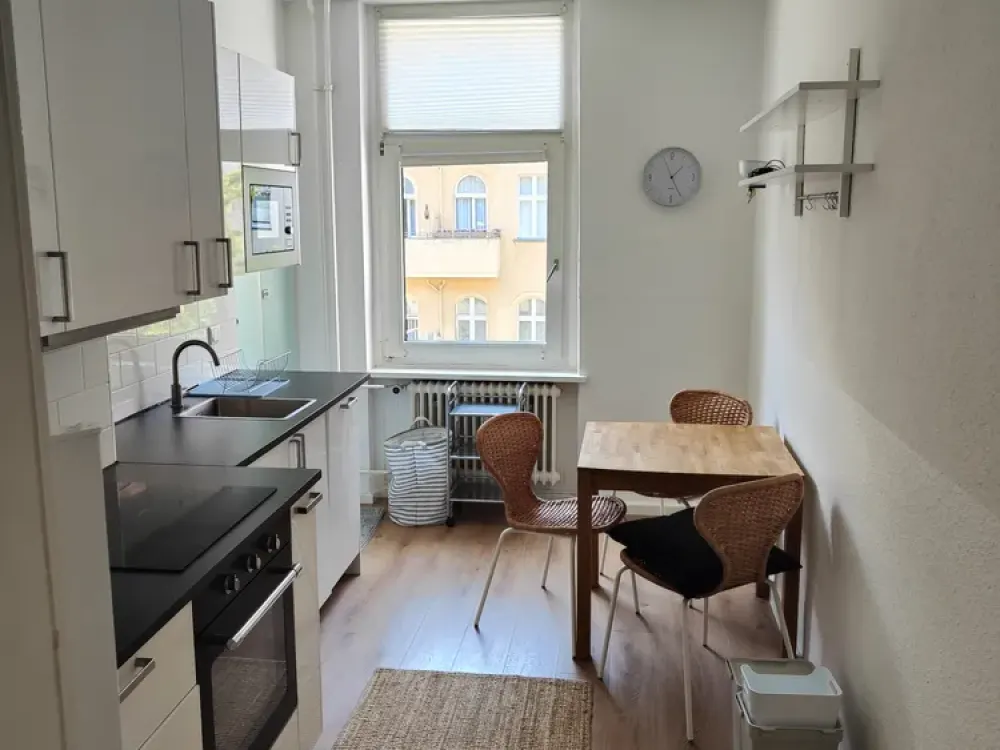 Geschmackvolle, neuwertige 1-Raum-Wohnung mit lux. Innenausstattung mit Balkon und EBK