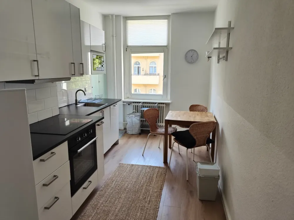 Geschmackvolle, neuwertige 1-Raum-Wohnung mit lux. Innenausstattung mit Balkon und EBK