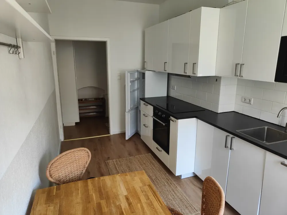 Geschmackvolle, neuwertige 1-Raum-Wohnung mit lux. Innenausstattung mit Balkon und EBK