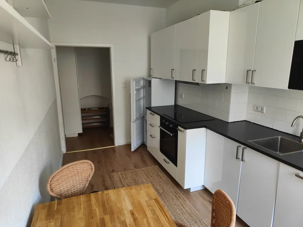 Geschmackvolle, neuwertige 1-Raum-Wohnung mit lux. Innenausstattung mit Balkon und EBK
