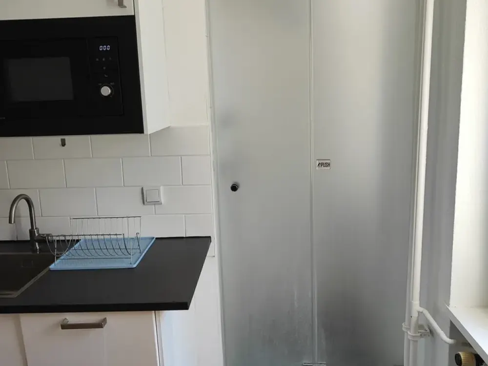 Geschmackvolle, neuwertige 1-Raum-Wohnung mit lux. Innenausstattung mit Balkon und EBK