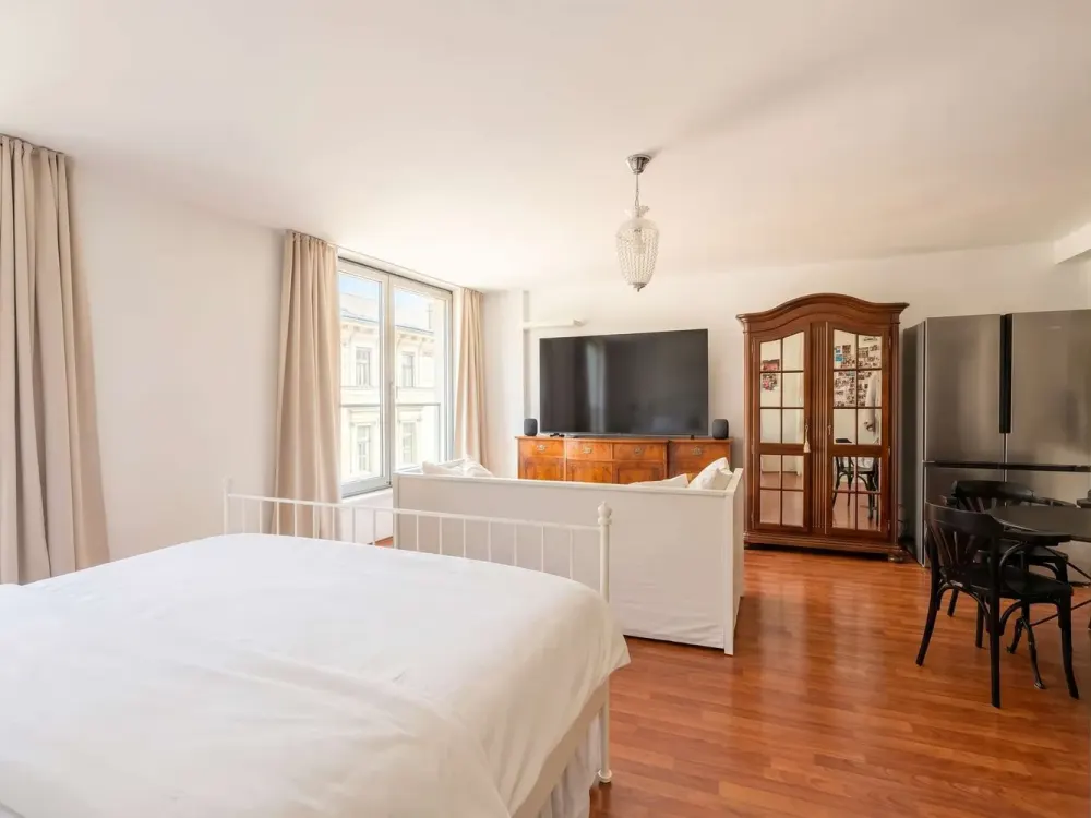 Direkt am Commerzbank Tower: Großzügiges 1-Zimmer-Apartment mit Einbauküche / bis Ende 2028