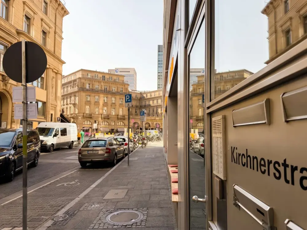 Direkt am Commerzbank Tower: Großzügiges 1-Zimmer-Apartment mit Einbauküche / bis Ende 2028