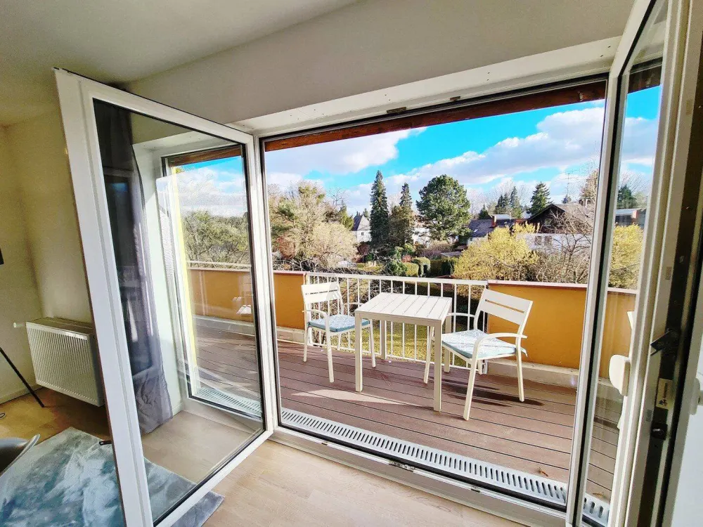 Möbliertes modernes Penthouse mit guter Verkehrsanbindung U6