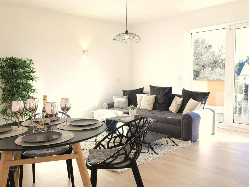 Möbliertes modernes Penthouse mit guter Verkehrsanbindung U6