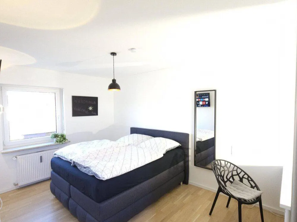 Möbliertes modernes Penthouse mit guter Verkehrsanbindung U6