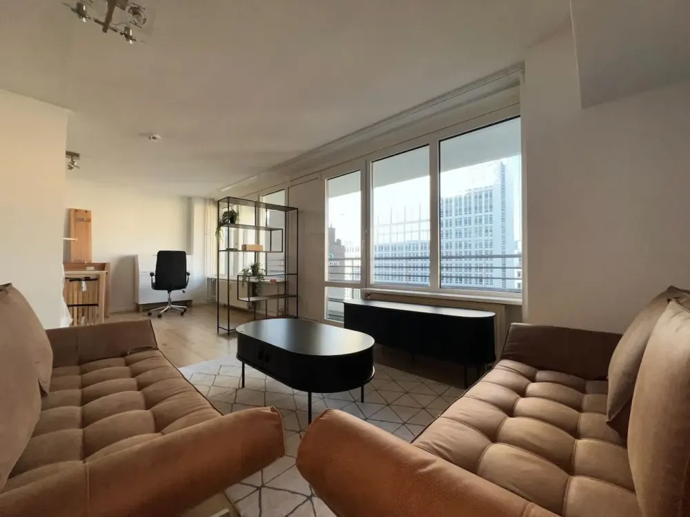 Möblierte Wohnung im 8. OG - Balkon & Blick aufs Berliner Schloss