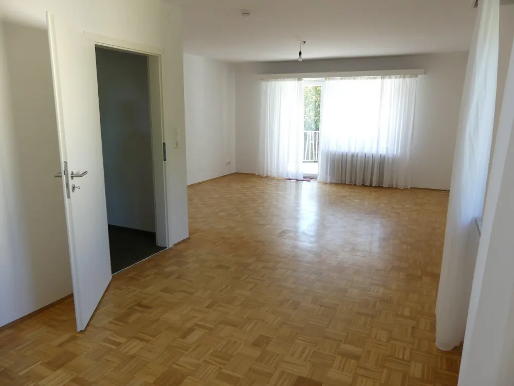 Lichtdurchflutete 2,5- Zimmer-Wohnung mit genialem Sonnenbalkon
