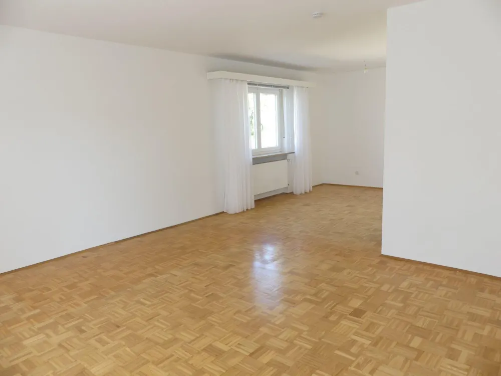 Lichtdurchflutete 2,5- Zimmer-Wohnung mit genialem Sonnenbalkon