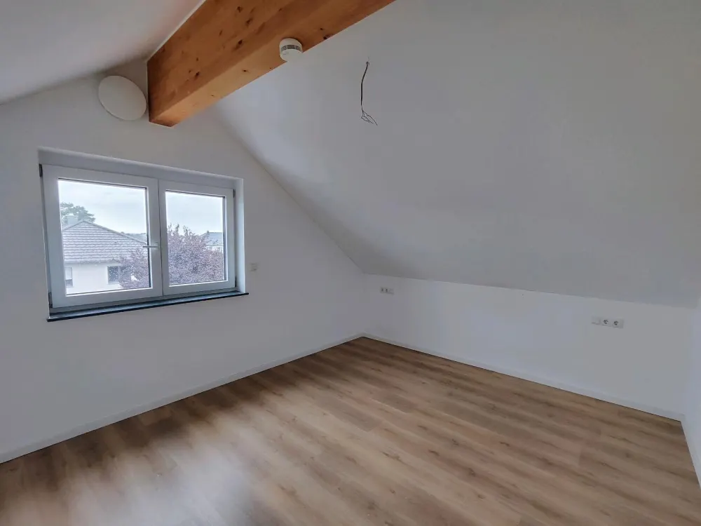 2-Zi.-Dachgeschosswohnung mit Balkon nahe Memmingen