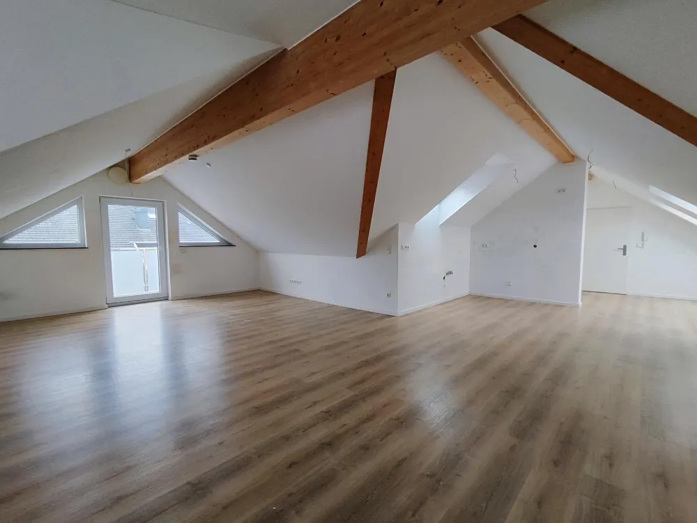 2-Zi.-Dachgeschosswohnung mit Balkon nahe Memmingen