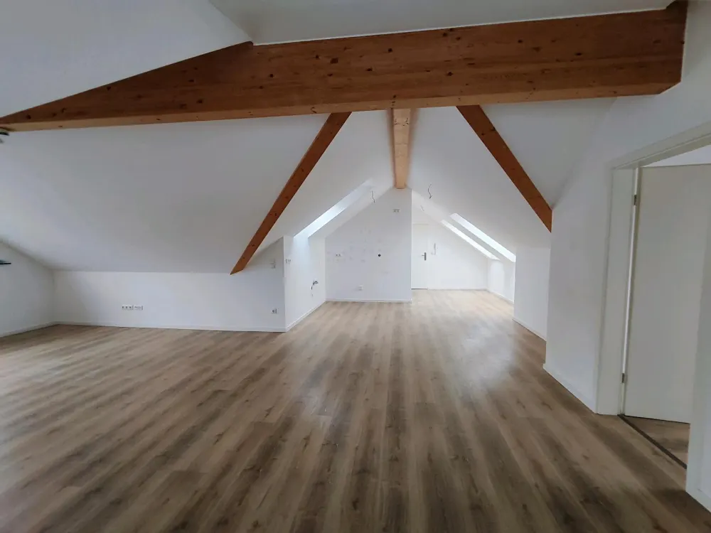 2-Zi.-Dachgeschosswohnung mit Balkon nahe Memmingen
