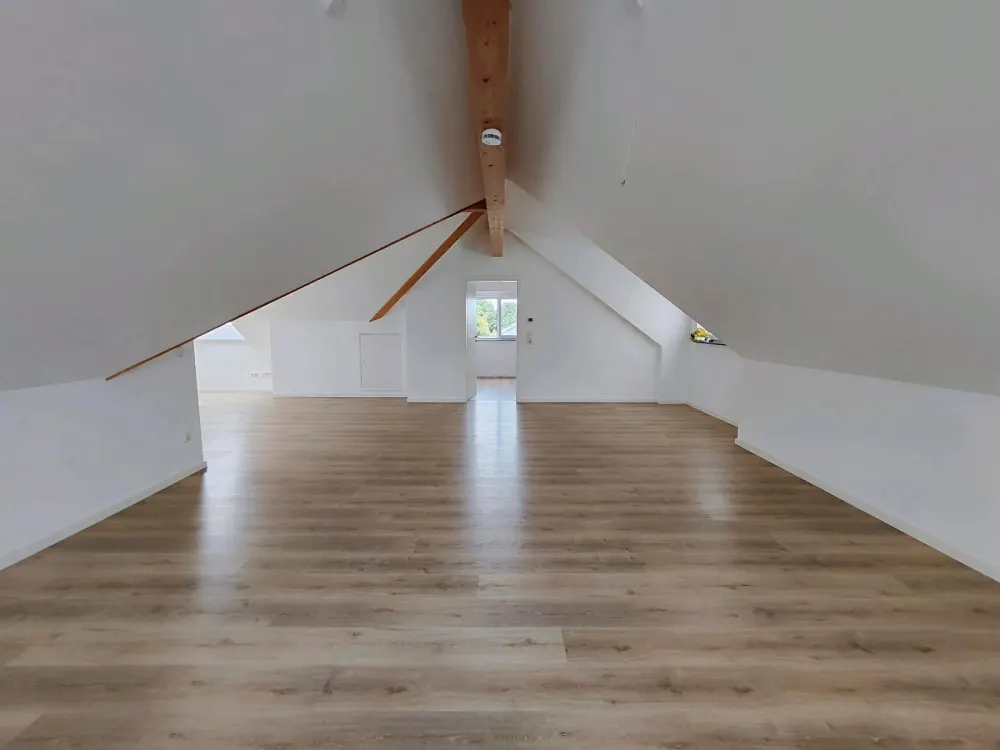 2-Zi.-Dachgeschosswohnung mit Balkon nahe Memmingen