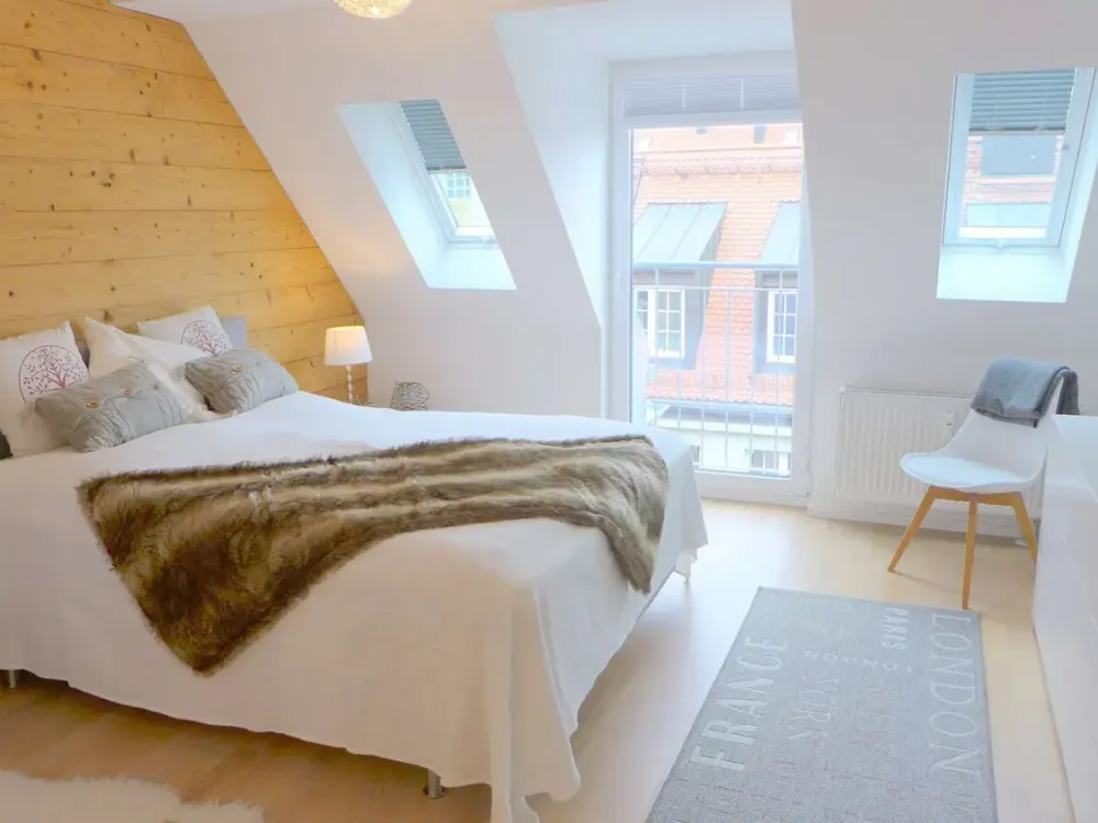 Temporary Living for 12 Months: Fully Furnished 2-Room Maisonette Apartment with Balcony - from 01.10.