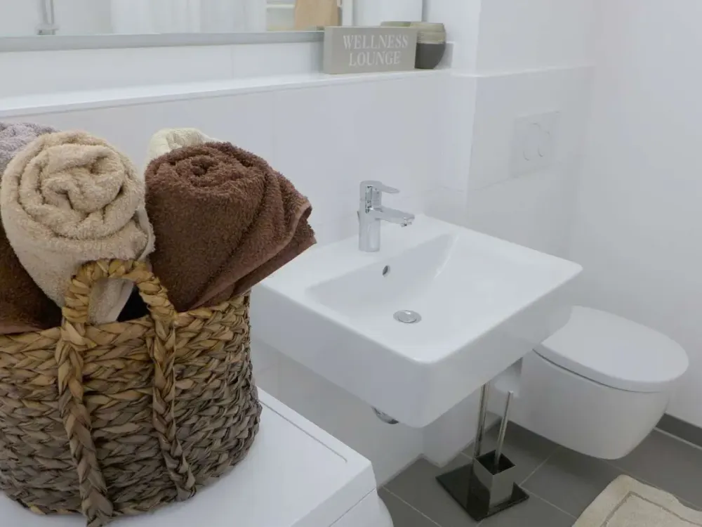 Temporary Living for 12 Months: Fully Furnished 2-Room Maisonette Apartment with Balcony - from 01.10.