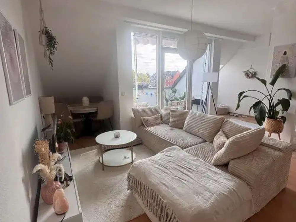 Suche Nachmieter für lichtdurchflutete möblierte 2-Zimmer-Wohnung