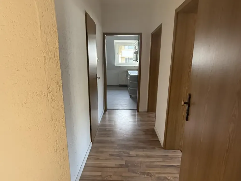 Großzügige 3-Zimmer-Dachgeschosswohnung in freistehendem Haus mit Stadtvilla-Charakter