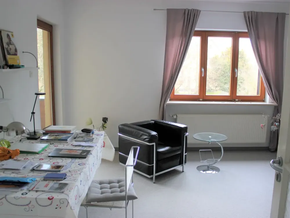 * Fully Furnished * 2,5 Zimmer mit großer Wohnküche und Balkon in Großhadern
