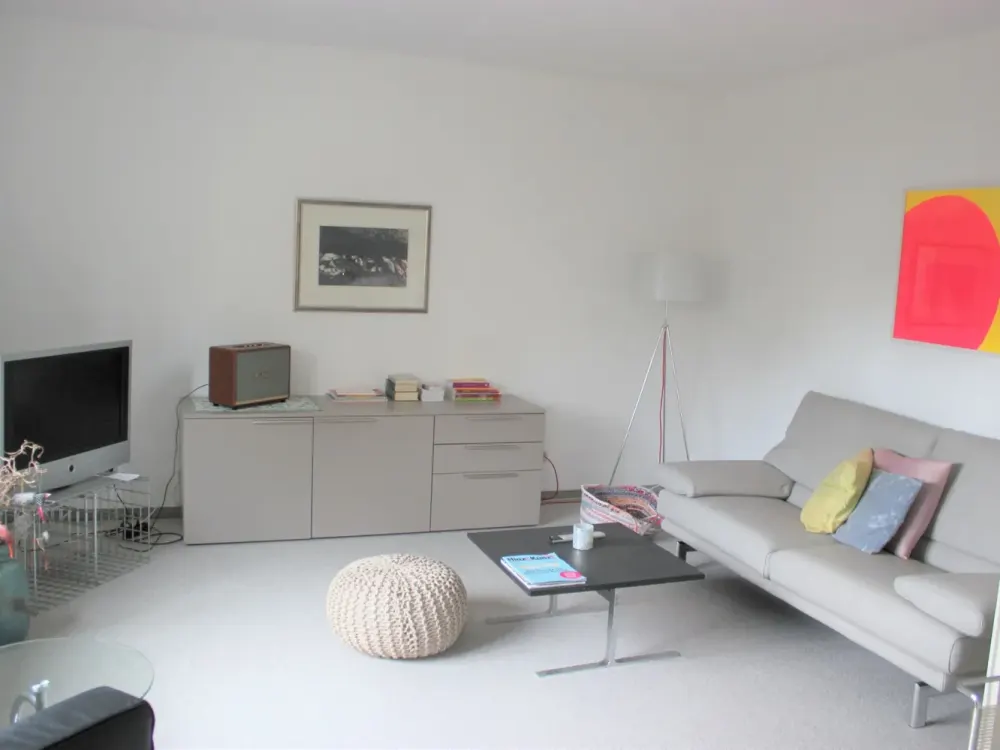 * Fully Furnished * 2,5 Zimmer mit großer Wohnküche und Balkon in Großhadern