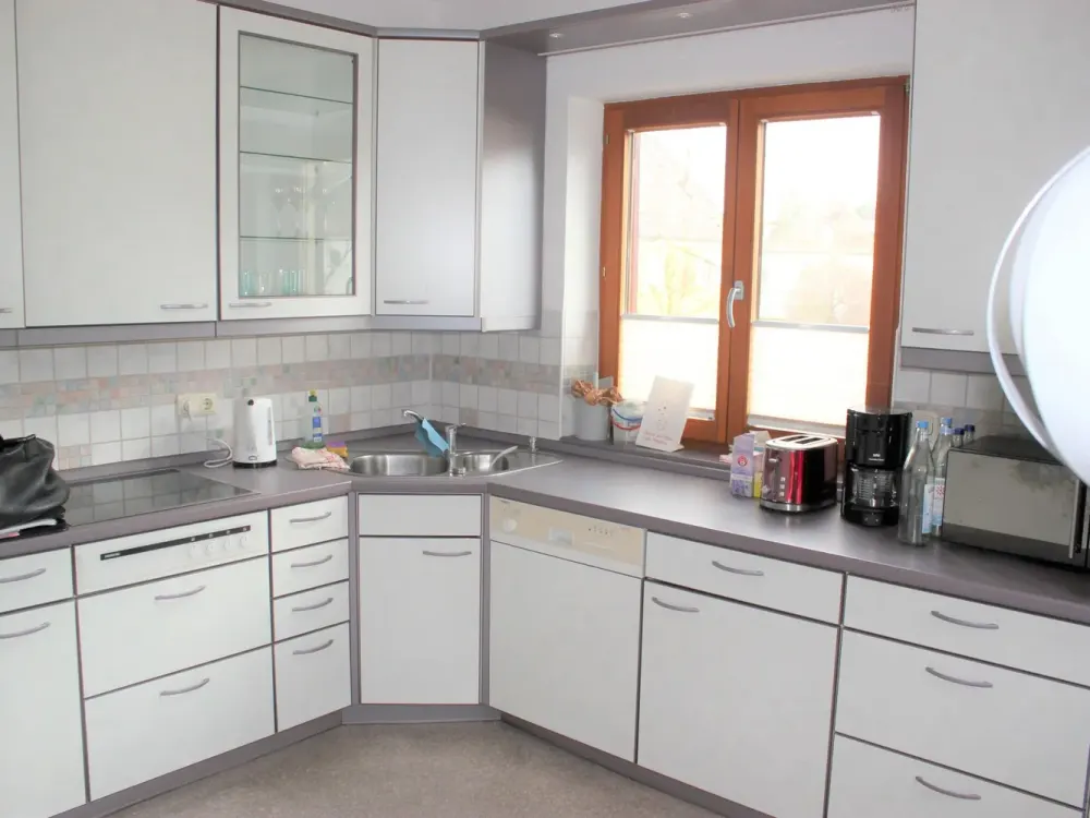 * Fully Furnished * 2,5 Zimmer mit großer Wohnküche und Balkon in Großhadern