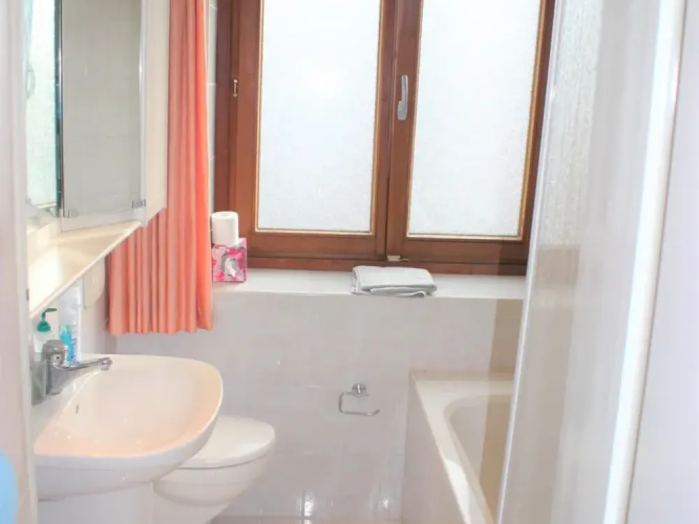 * Fully Furnished * 2,5 Zimmer mit großer Wohnküche und Balkon in Großhadern