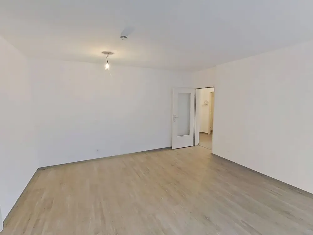 Beautiful 3-Room Apartment with Lots of Brightness and Daylight Bathroom