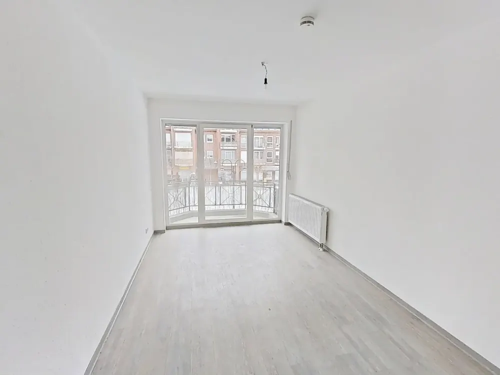 Beautiful 3-Room Apartment with Lots of Brightness and Daylight Bathroom