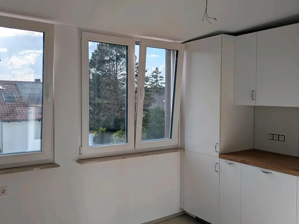 helle, neu renoviert 3 Zimmer Wohnung.