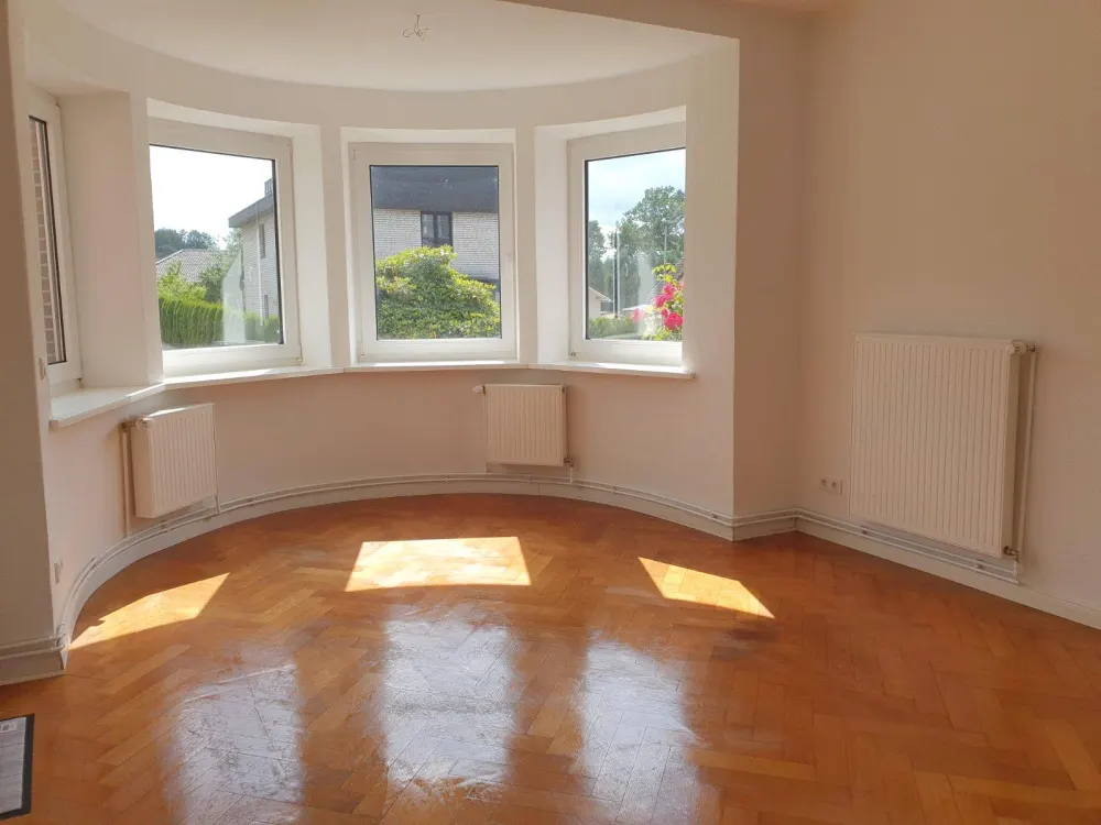3-Zimmer EG Wohnung mit wunderschönem Rundbau in Klecken