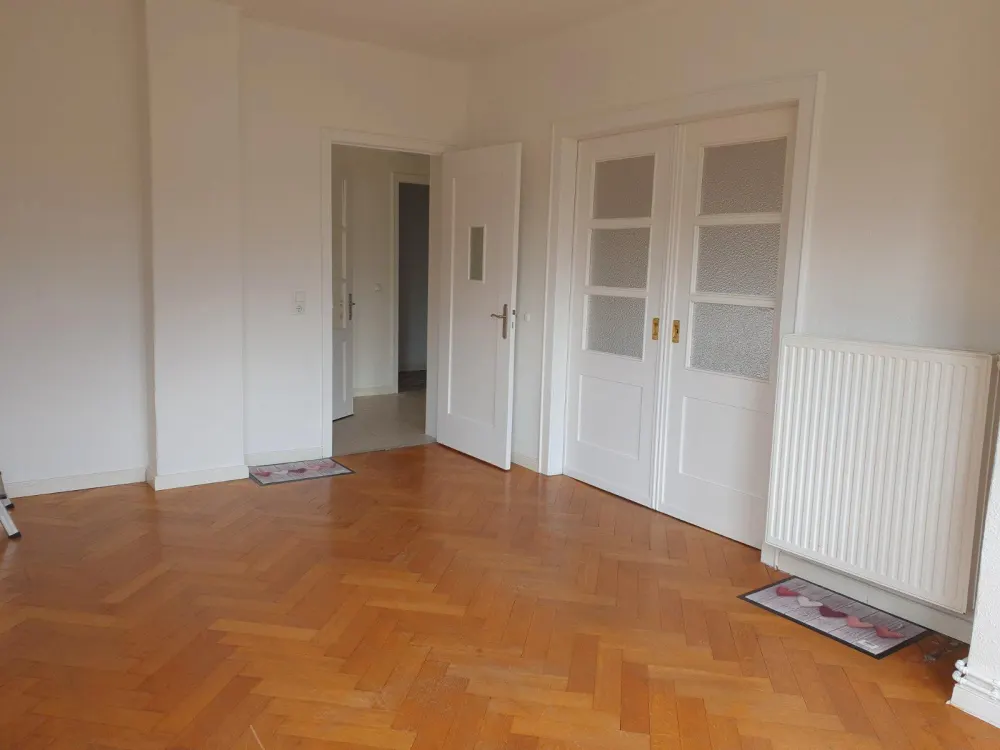 3-Zimmer EG Wohnung mit wunderschönem Rundbau in Klecken
