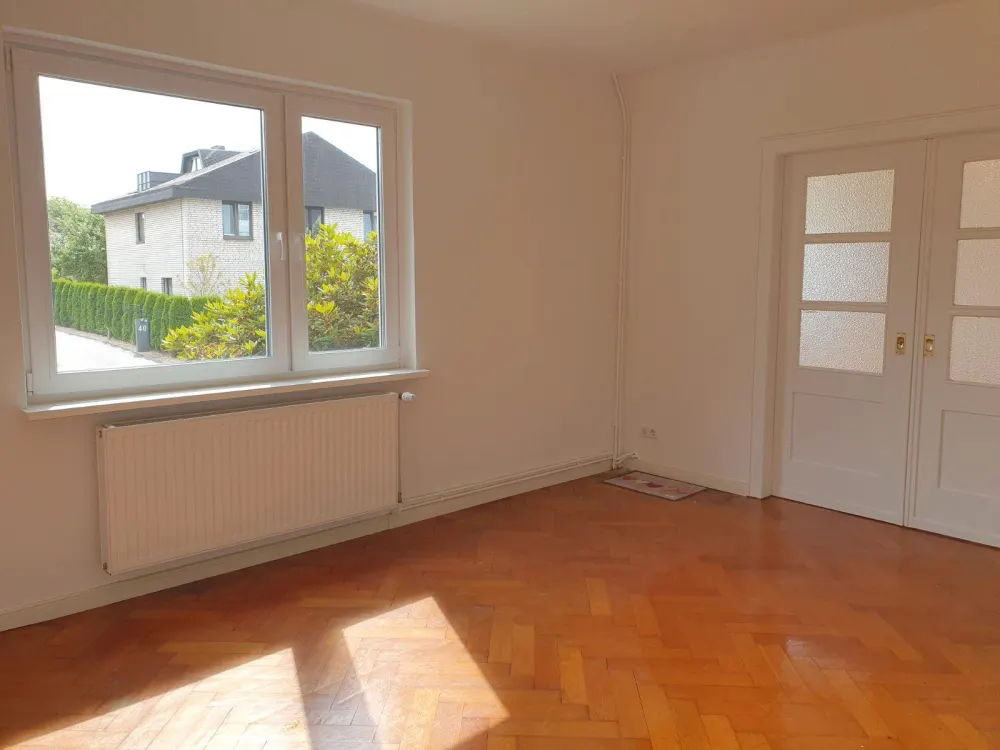 3-Zimmer EG Wohnung mit wunderschönem Rundbau in Klecken