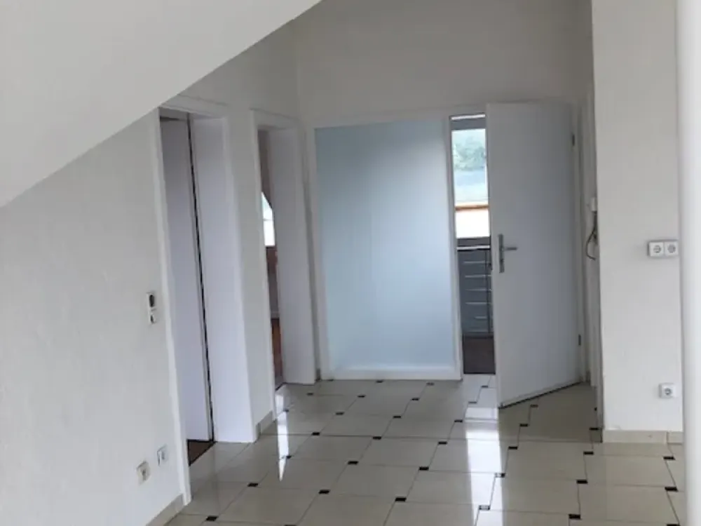 Exklusive 3-Zimmer-Dachgeschosswohnung in Mülheim, Köln