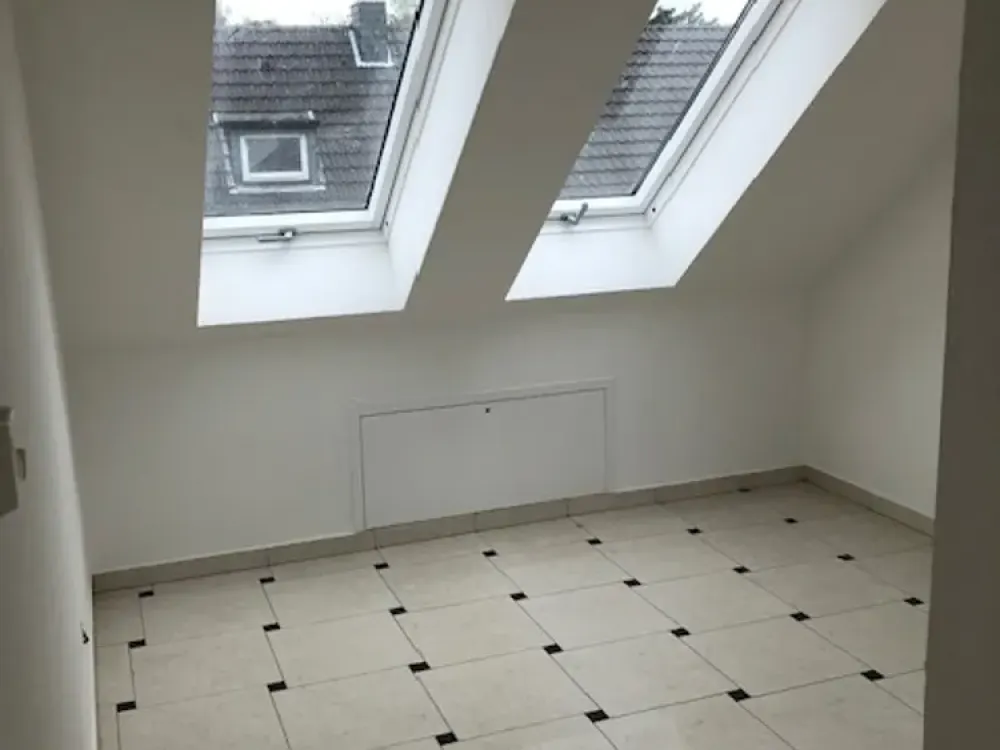 Exklusive 3-Zimmer-Dachgeschosswohnung in Mülheim, Köln