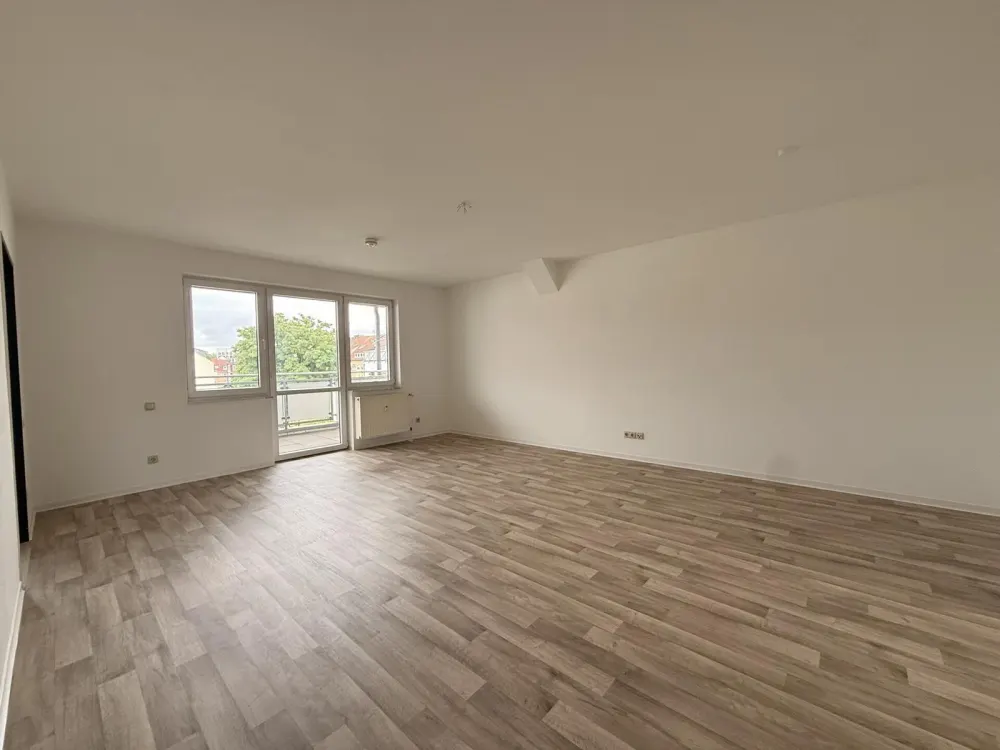 Senior-friendly 2-room apartment with sunny balcony