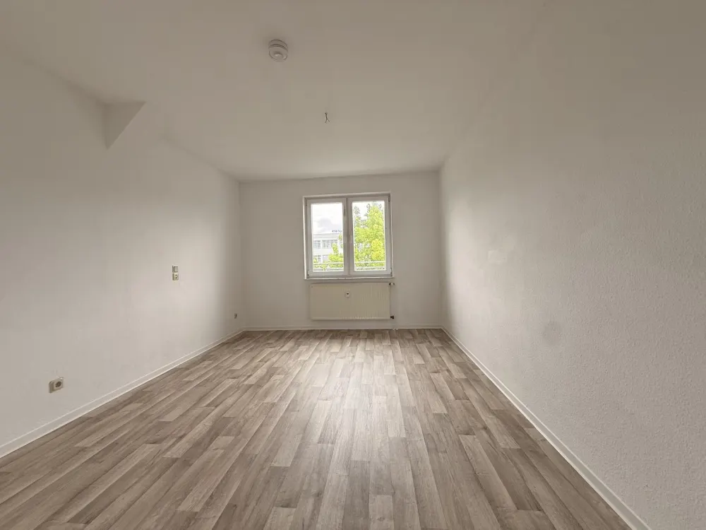 Senior-friendly 2-room apartment with sunny balcony