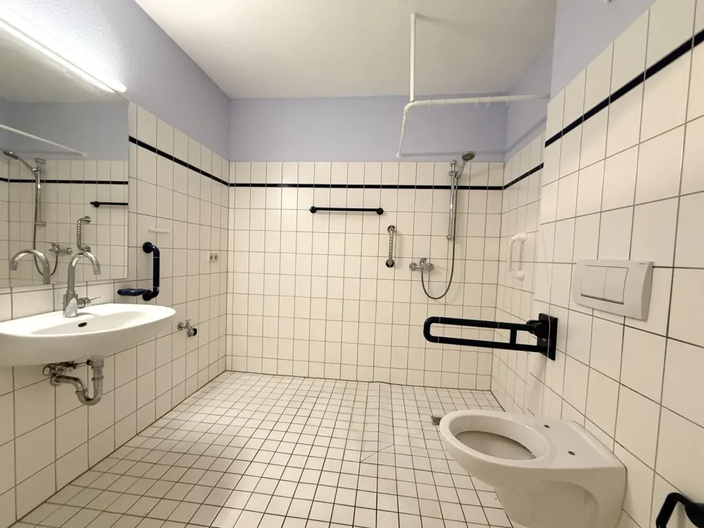 Senior-friendly 2-room apartment with sunny balcony