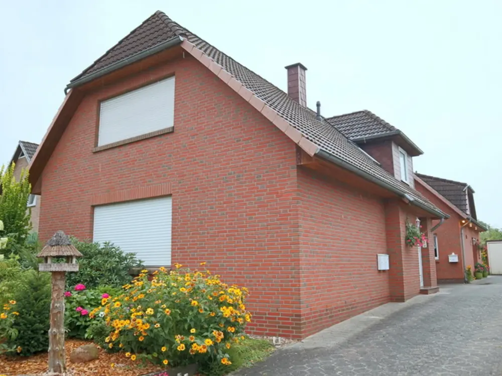 Großzügige Erdgeschosswohnung mit Garten im 2 Familienhaus