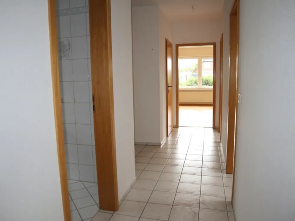 Großzügige Erdgeschosswohnung mit Garten im 2 Familienhaus