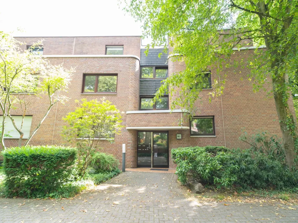 Helle 2-Zimmer-Wohnung mit Balkon, Tiefgaragenstellplatz und Top-Lage am Rhein