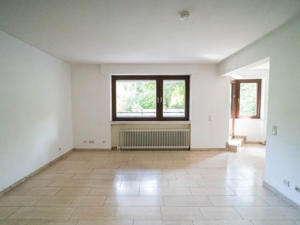 Helle 2-Zimmer-Wohnung mit Balkon, Tiefgaragenstellplatz und Top-Lage am Rhein