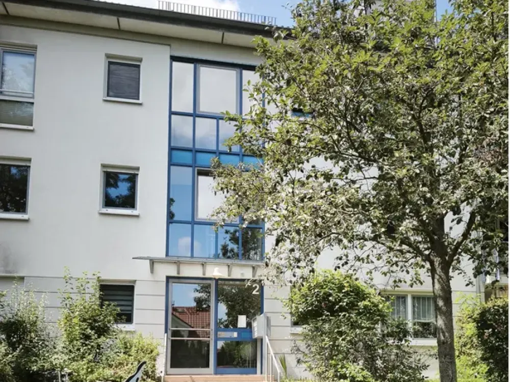 *** ab sofort + Dachgeschoss + Balkon + Stellplatz ***