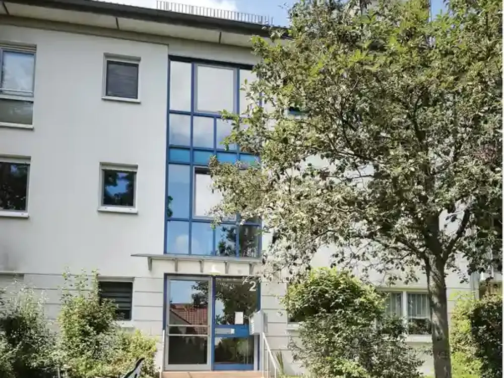 *** ab sofort + Dachgeschoss + Balkon + Stellplatz ***