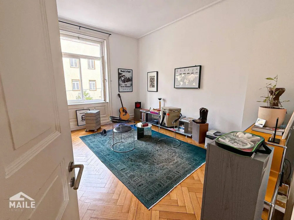 Traumhafte, zentral gelegene 5 Zimmer Altbauwohnung mit neuer EBK, 2 Balkonen und Loggia