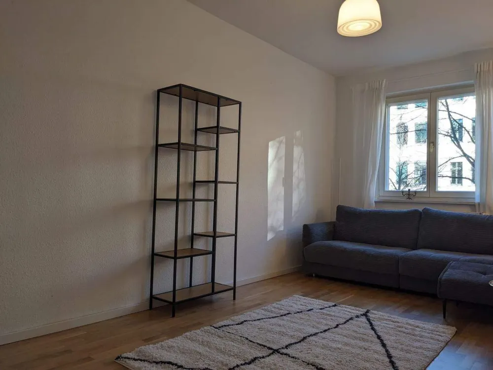 Stilvolles Wohnen: Charmante, voll möblierte 3-Raum-Altbauwohnung im WSV